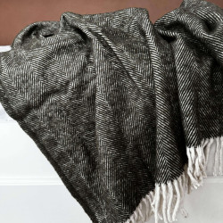 Единично вълнено одеяло, размер 150х210, в тъмно зелен цвят